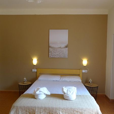 Hostal Lleida Segur de Calafell Esterno foto